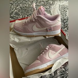 Rose pink low dunks
